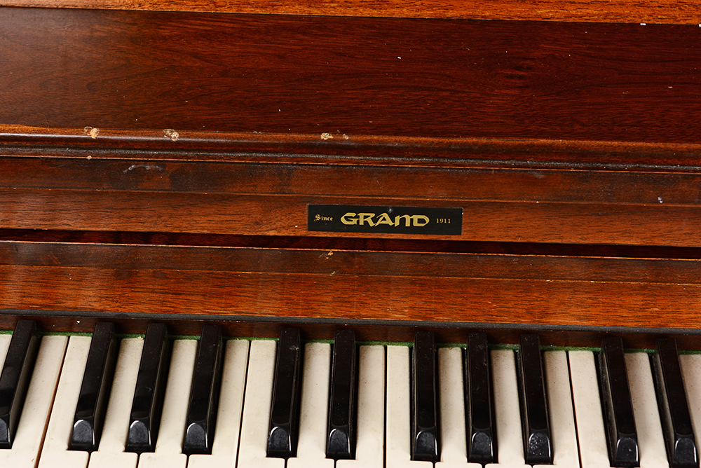 Grand Consolla 70 Upright Piano