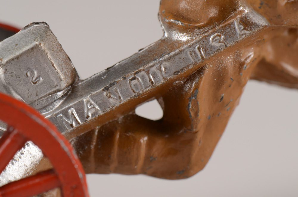 Vintage Manoil Lead Toy Figurine "Soldier Running with a Cannon"