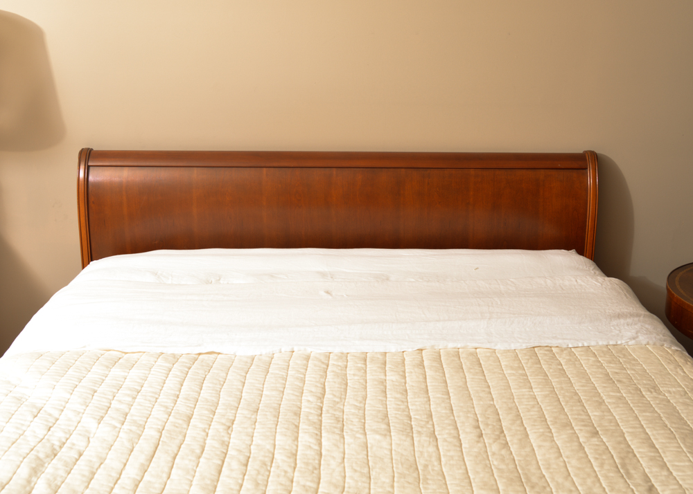 Ethan Allen Medallion Collection Queen Sleigh Bed