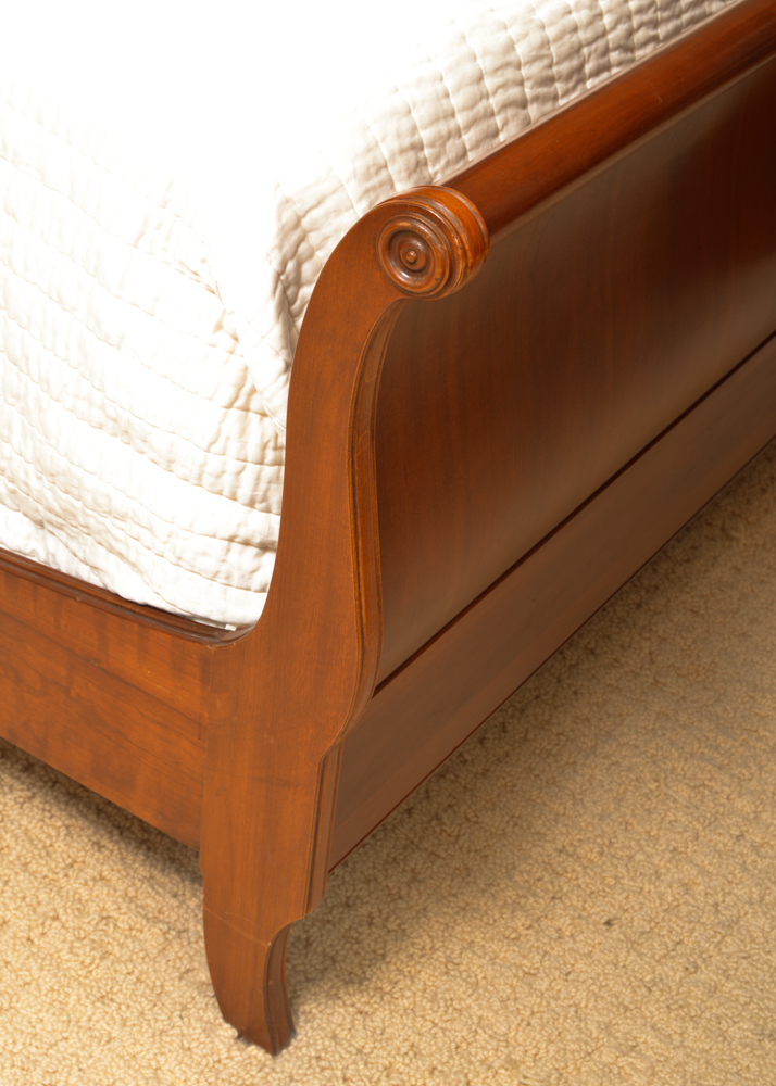 Ethan Allen Medallion Collection Queen Sleigh Bed