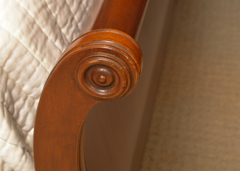 Ethan Allen Medallion Collection Queen Sleigh Bed