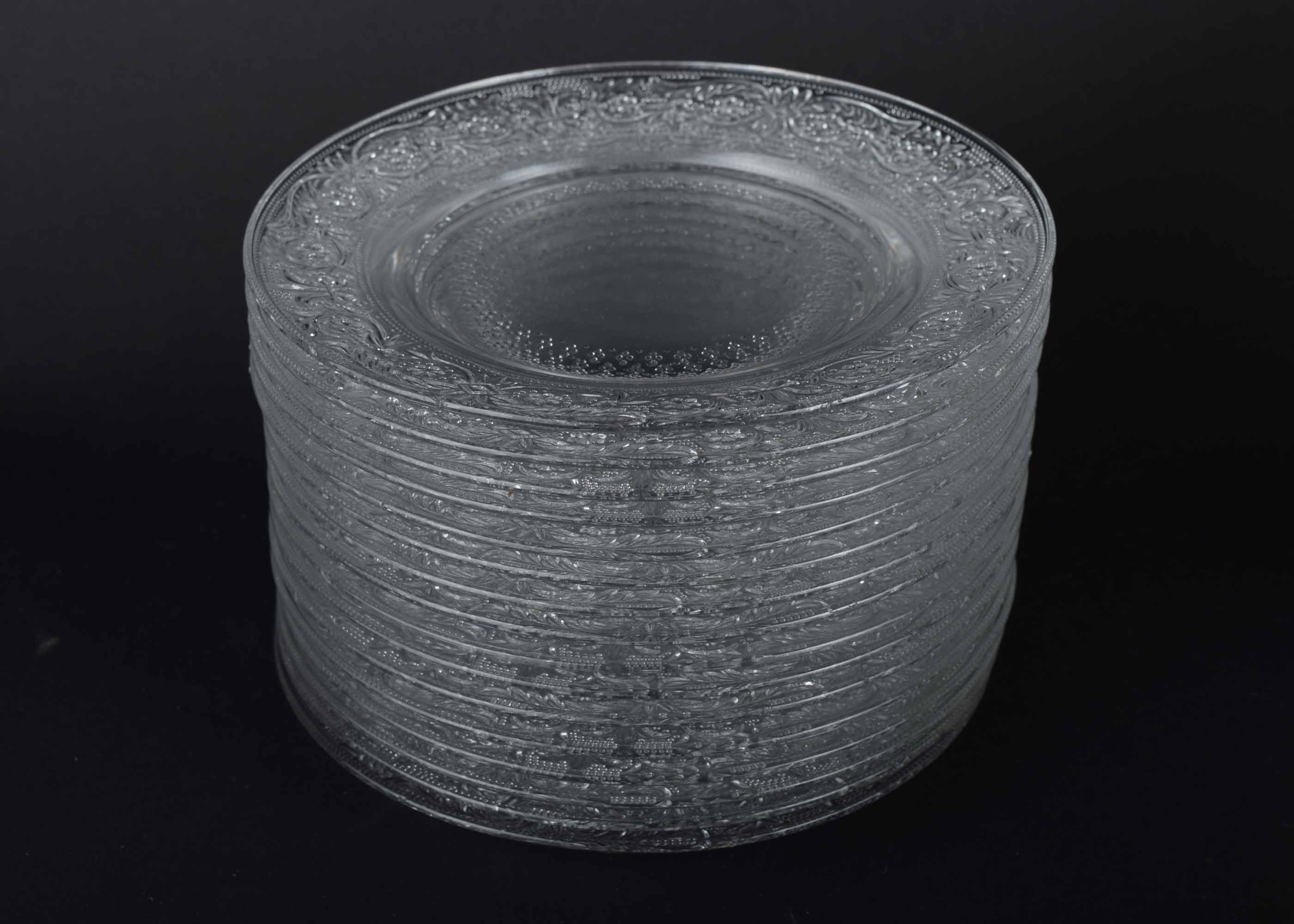 Extensive Glass Serving Ware Group
