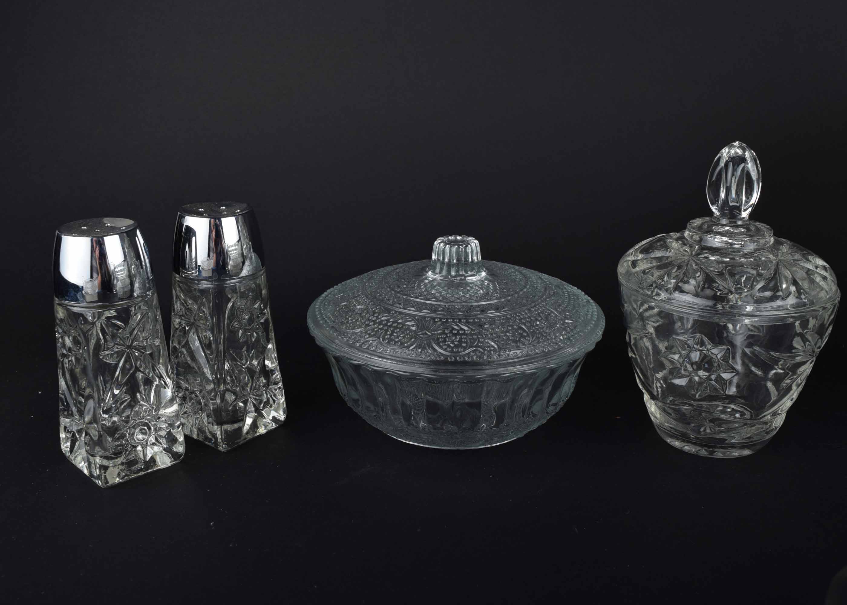 Extensive Glass Serving Ware Group
