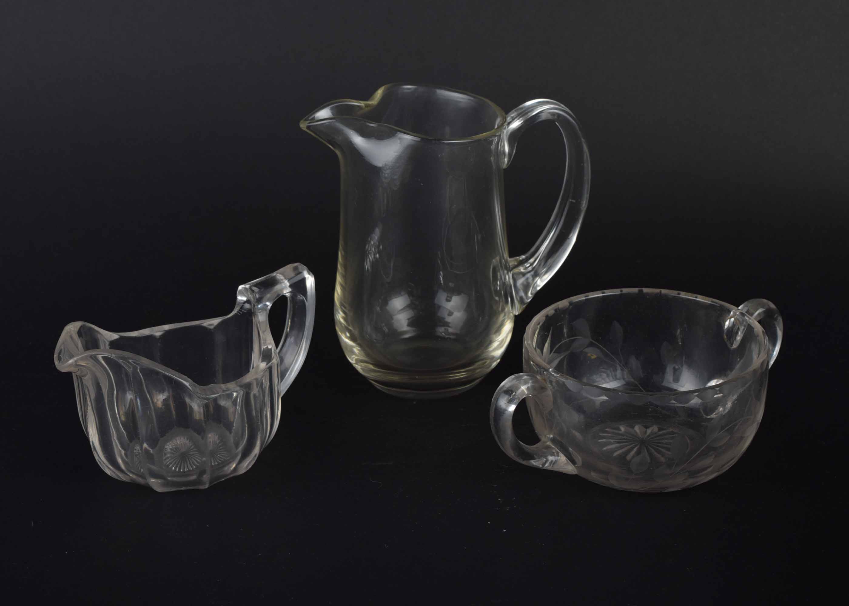 Extensive Glass Serving Ware Group