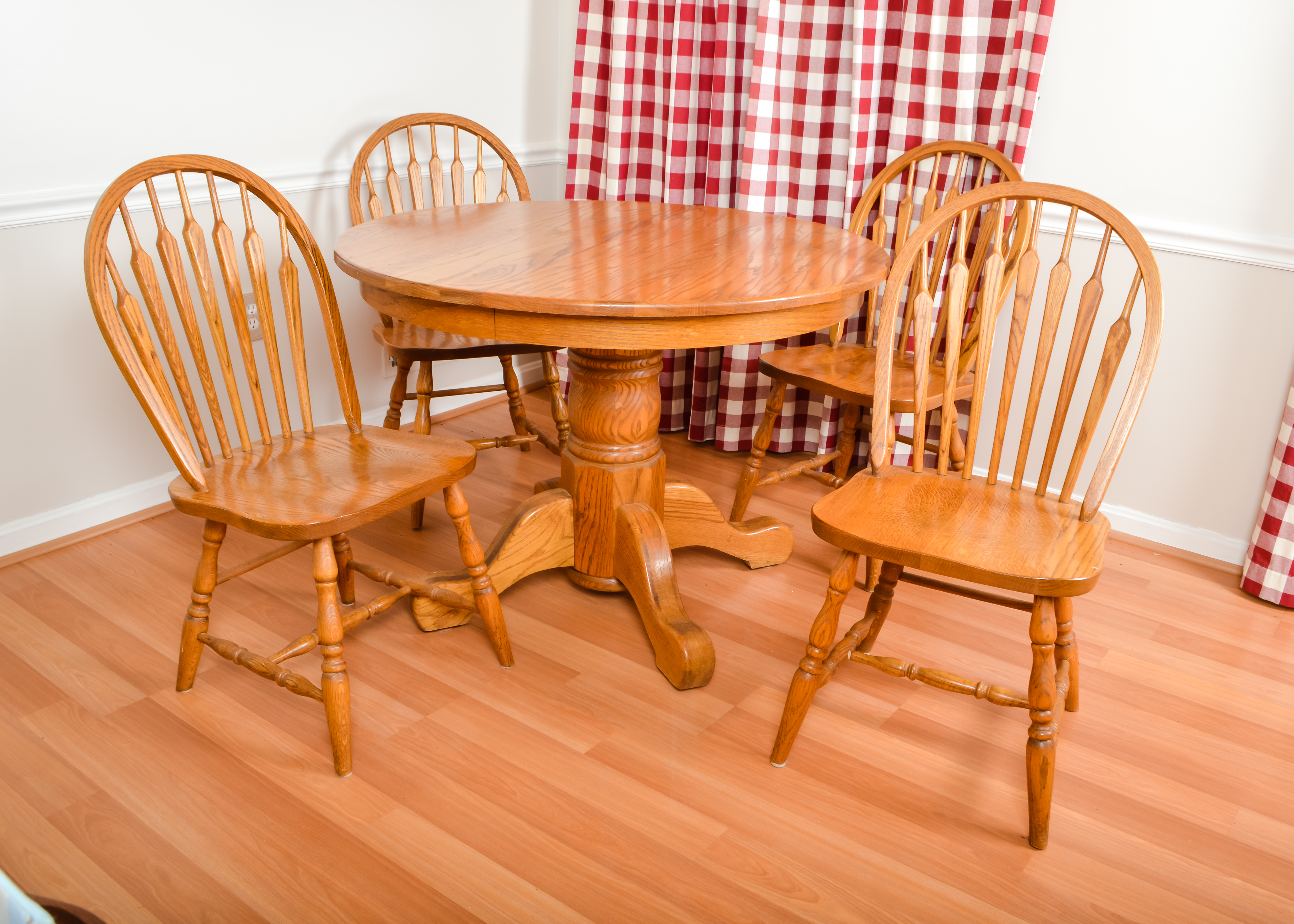 Oak Round Kitchen Table with Matching Chairs