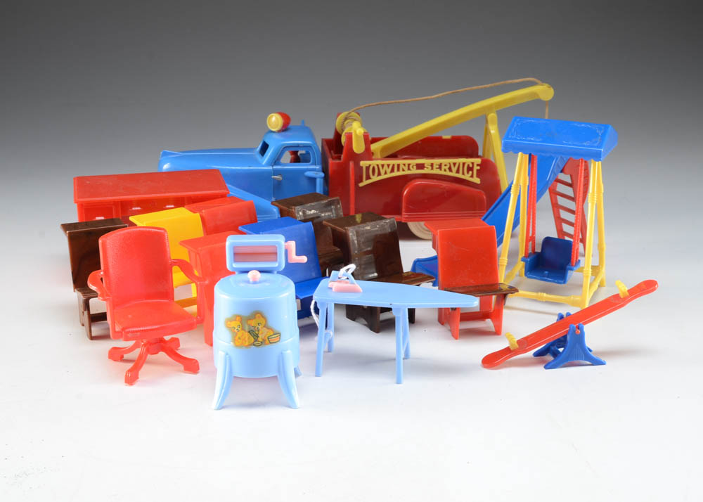 Vintage Renwal Dollhouse Furniture