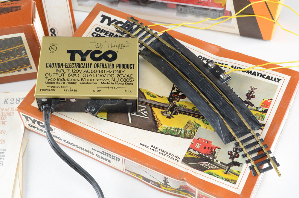 Tyco HO Scale Train Cars