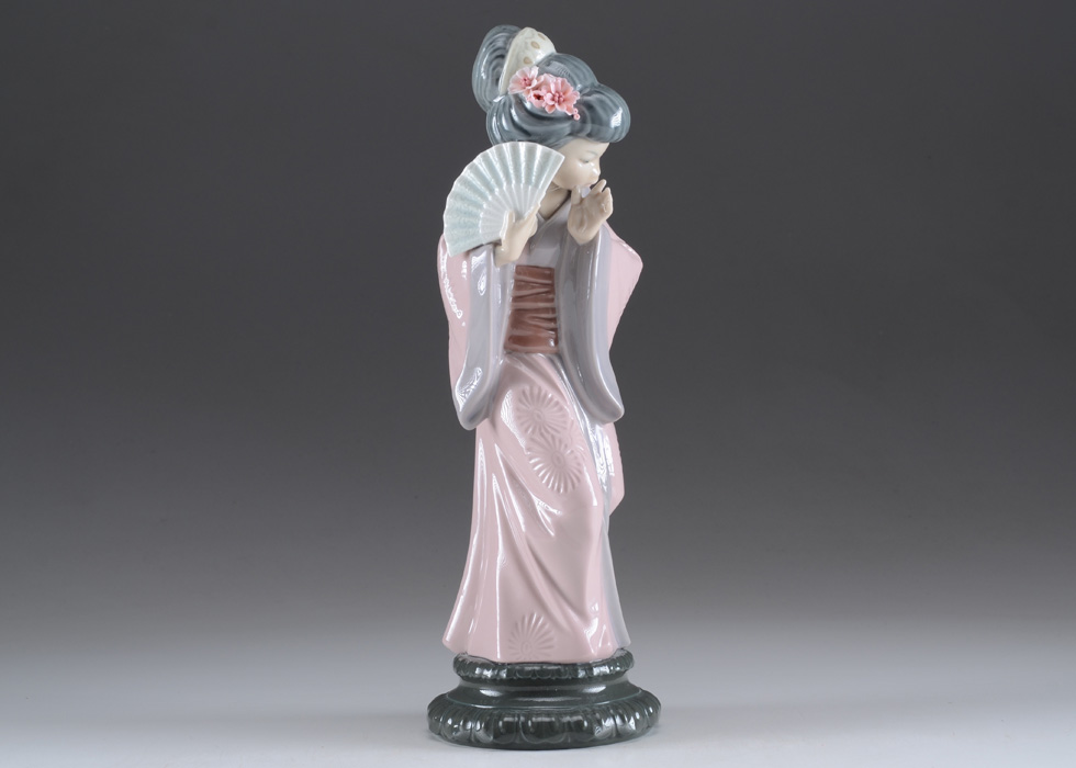 Lladro Geisha Chrysanthemum Porcelain Figurine