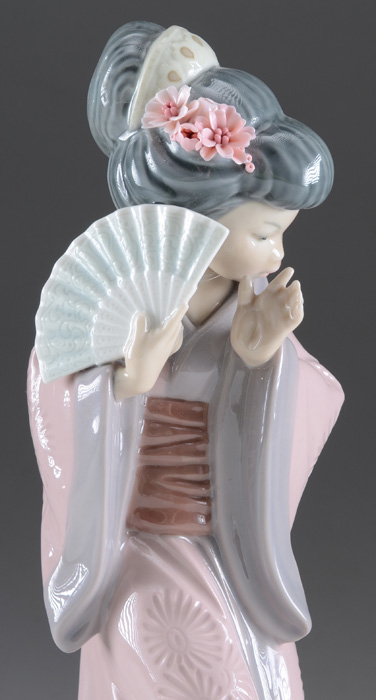 Lladro Geisha Chrysanthemum Porcelain Figurine