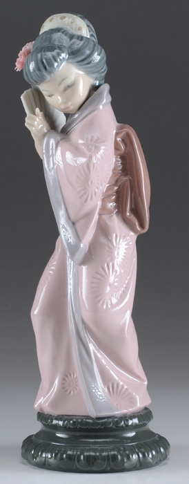 Lladro Geisha Chrysanthemum Porcelain Figurine