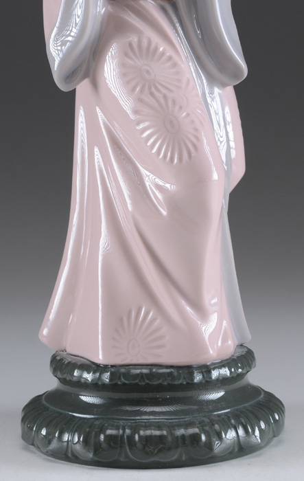 Lladro Geisha Chrysanthemum Porcelain Figurine
