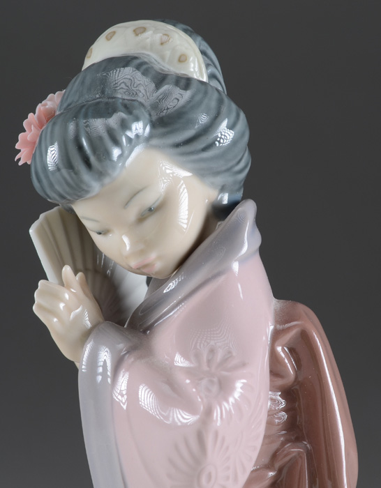Lladro Geisha Chrysanthemum Porcelain Figurine