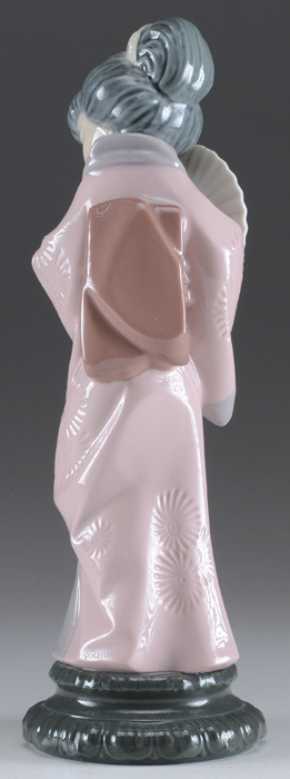 Lladro Geisha Chrysanthemum Porcelain Figurine
