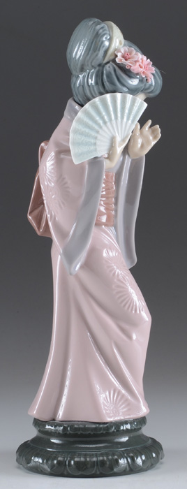 Lladro Geisha Chrysanthemum Porcelain Figurine