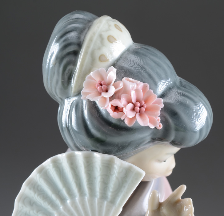 Lladro Geisha Chrysanthemum Porcelain Figurine
