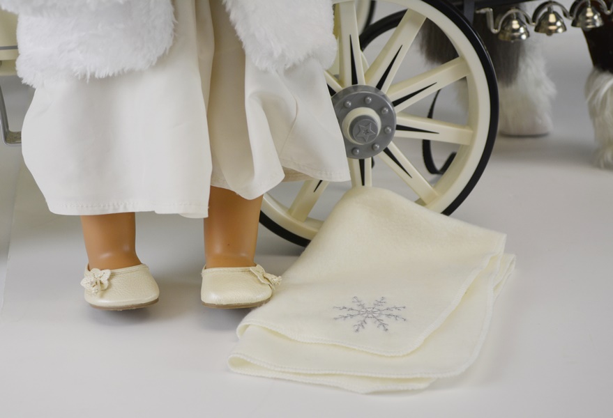 18" American Girl Doll "Isabelle" and Pretty City Carriage