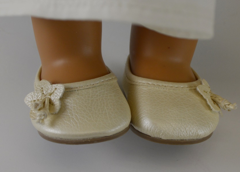 18" American Girl Doll "Isabelle" and Pretty City Carriage