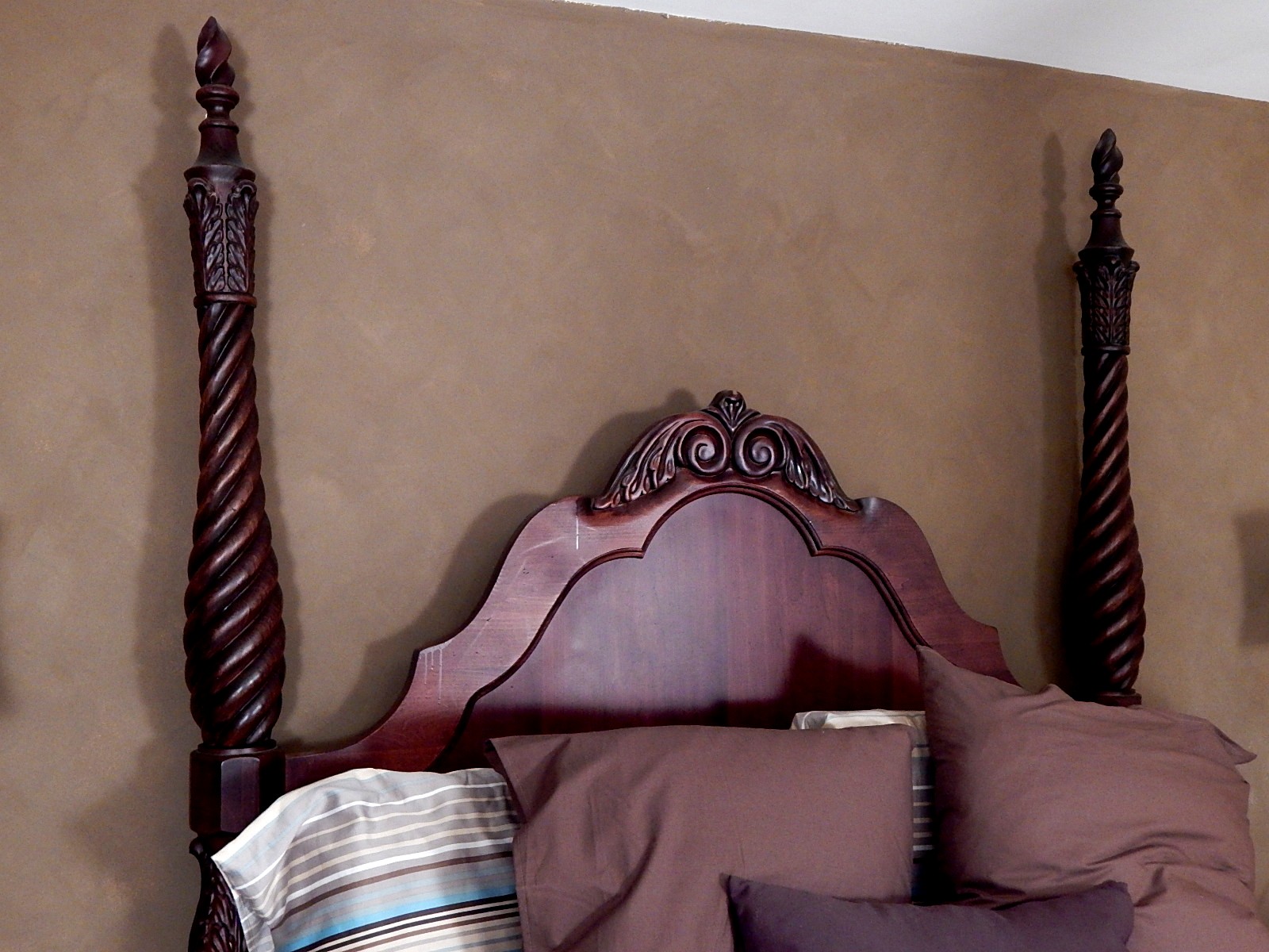 Thomasville Queen Four Poster Bed