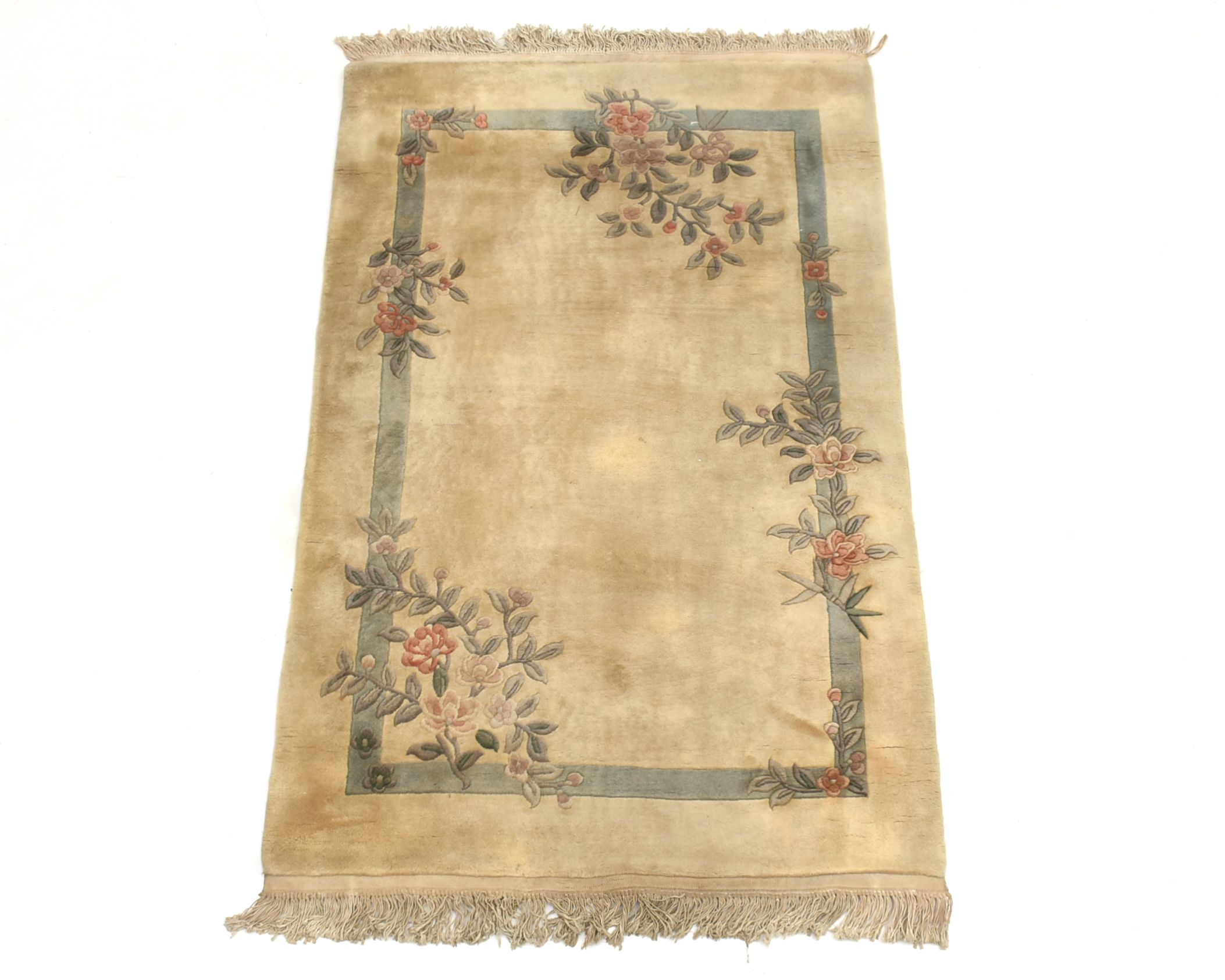 Oriental Carved Wool Floral Accent Rug