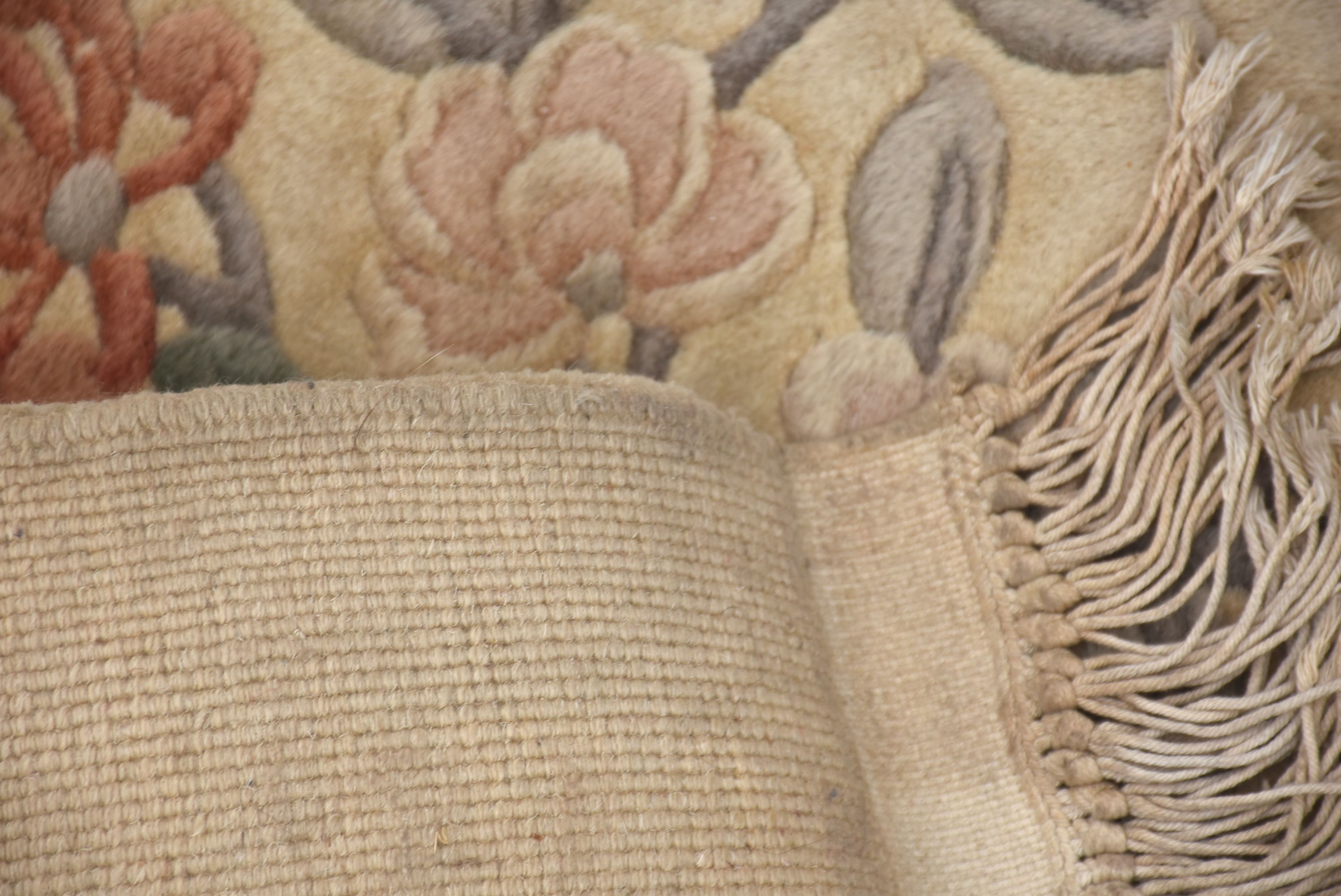 Oriental Carved Wool Floral Accent Rug