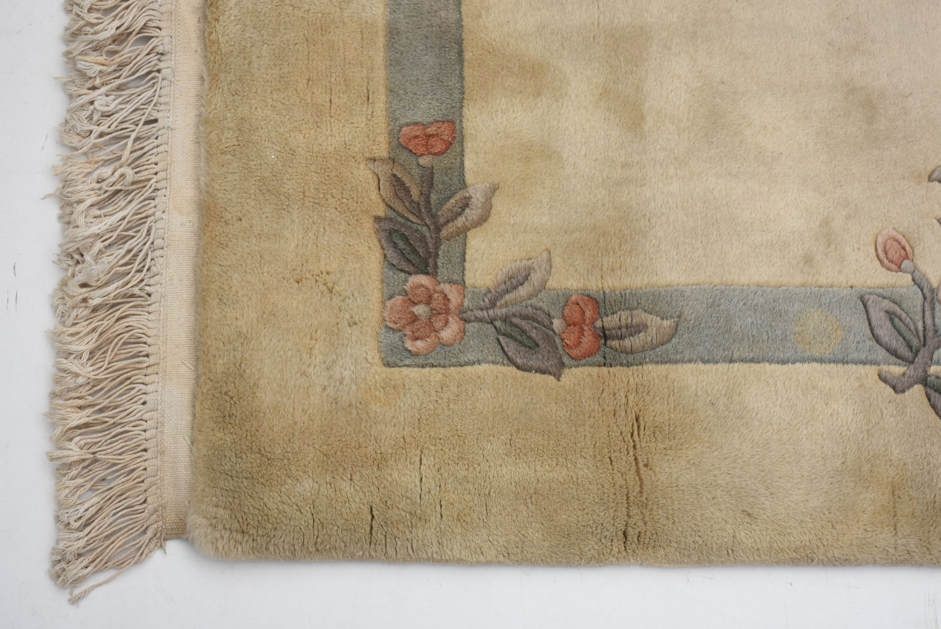 Oriental Carved Wool Floral Accent Rug