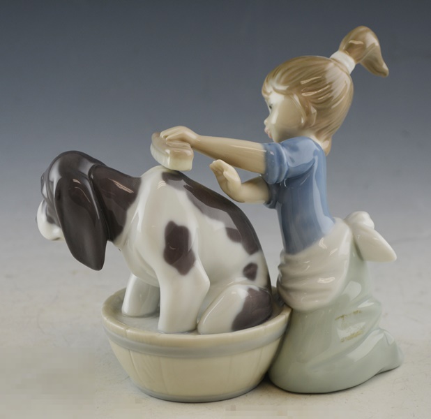 Lladro "Bashful Bather" Porcelain Figurine #5455