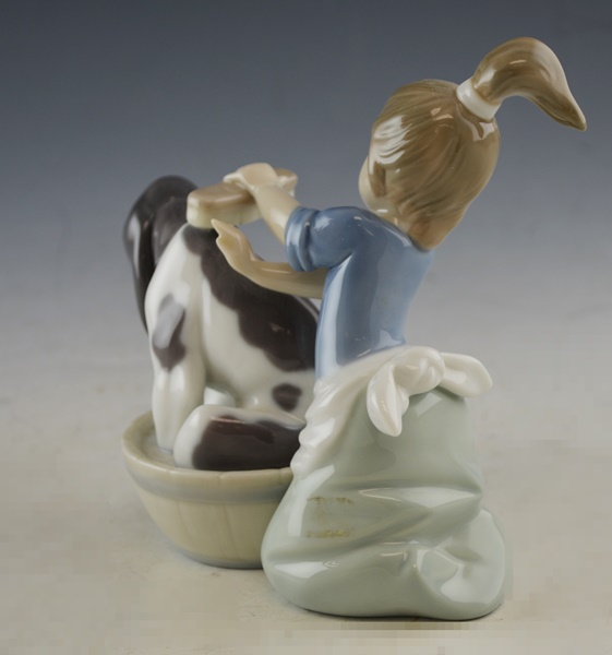 Lladro "Bashful Bather" Porcelain Figurine #5455