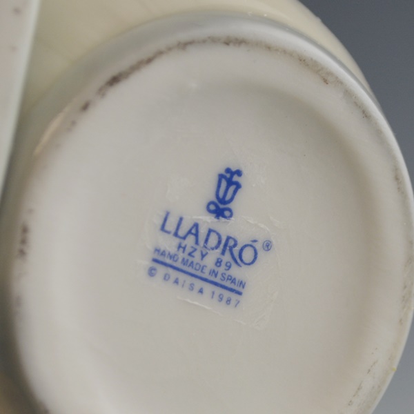 Lladro "Bashful Bather" Porcelain Figurine #5455