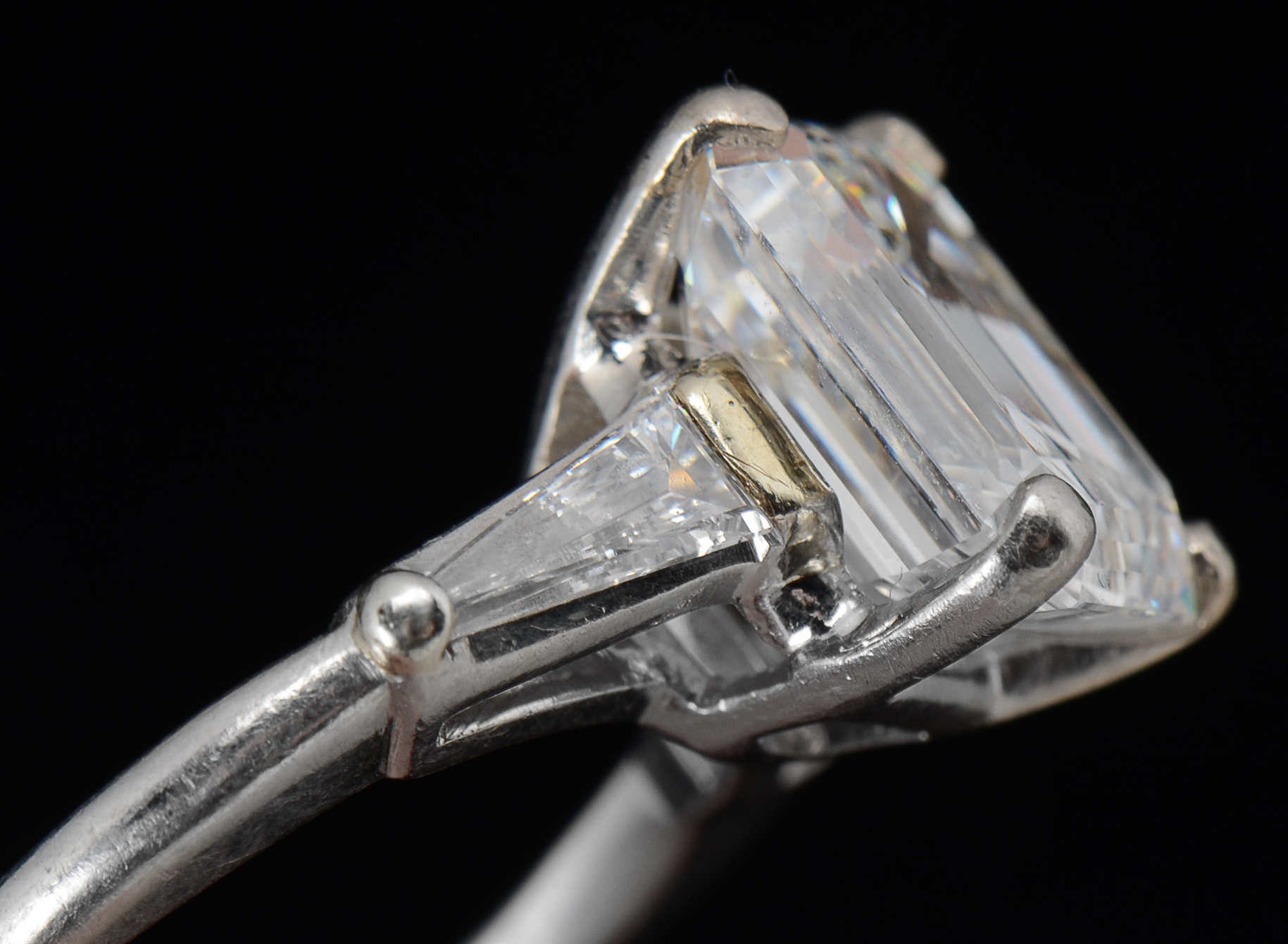 4.20 Carat Diamond and Platinum Ladies Engagement Ring