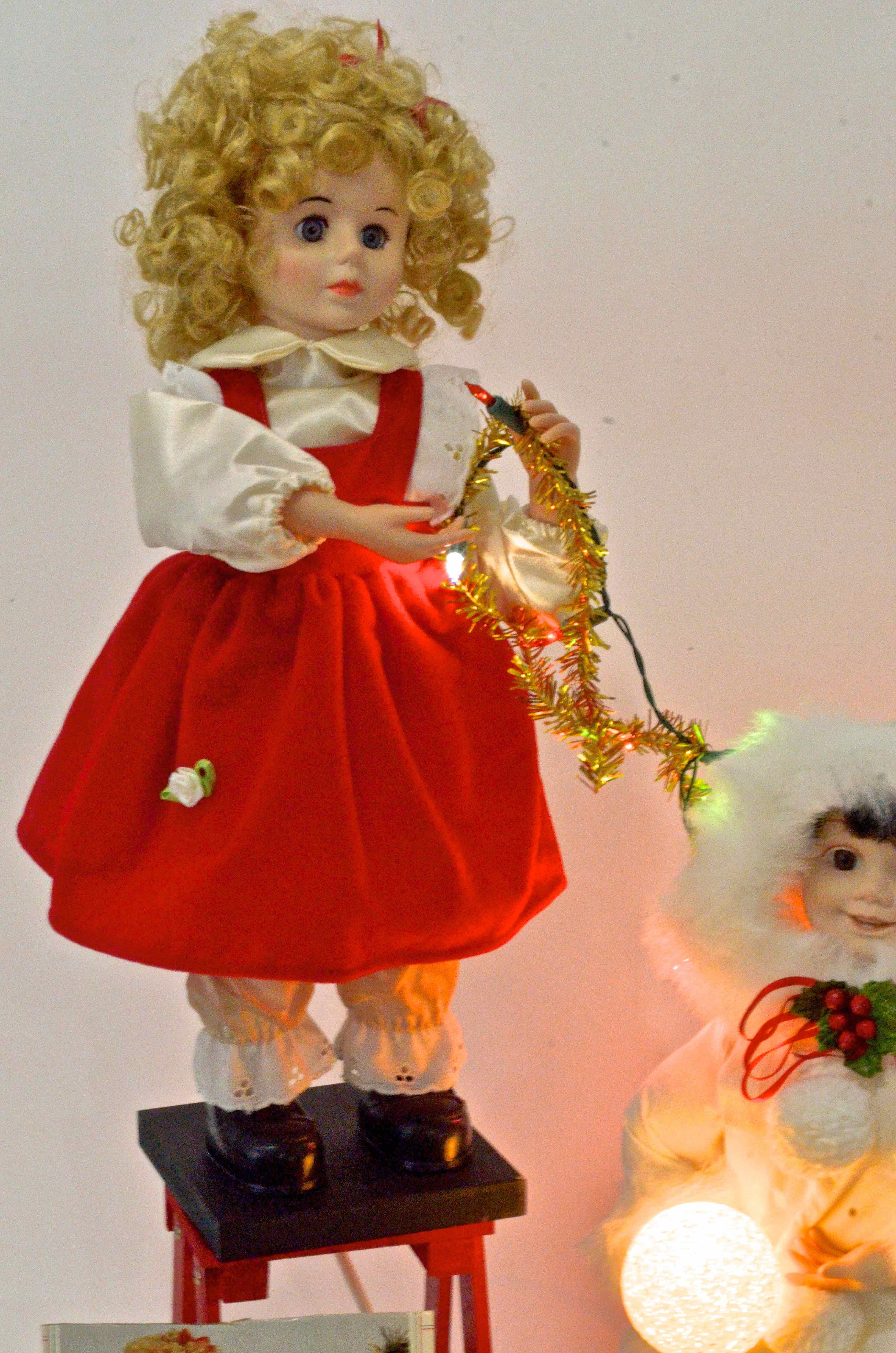 21" Animated Motion Christmas Dolls
