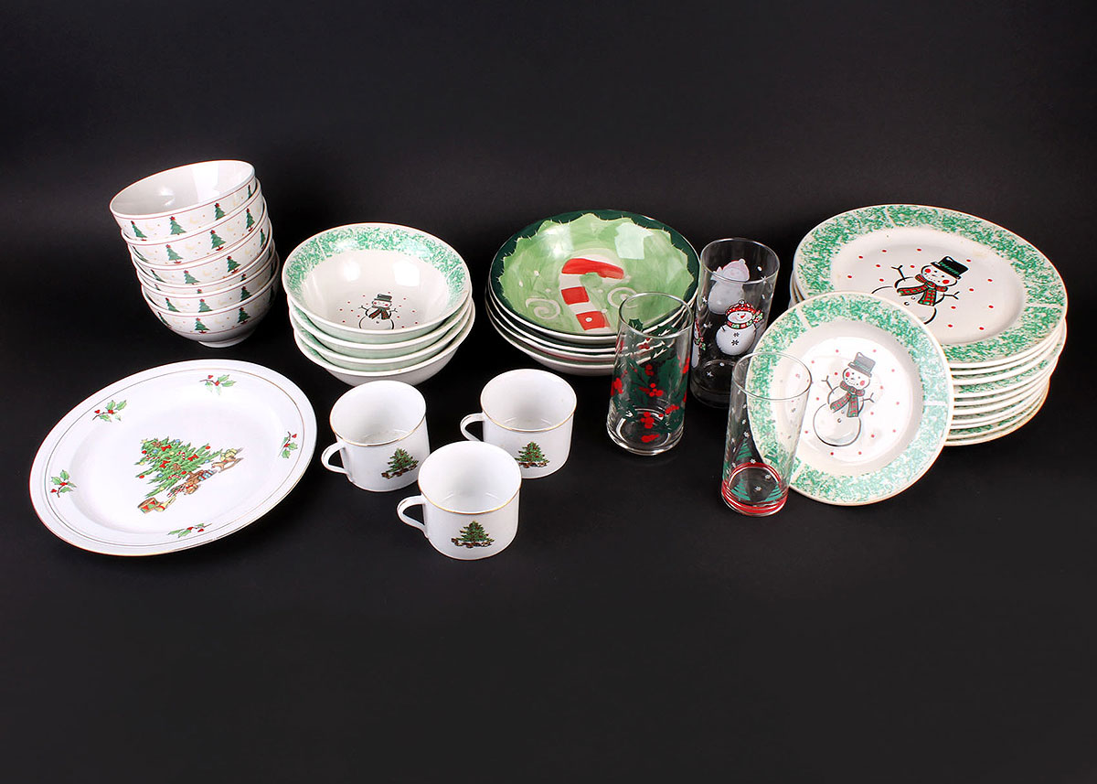 Christmas Themed Dinnerware