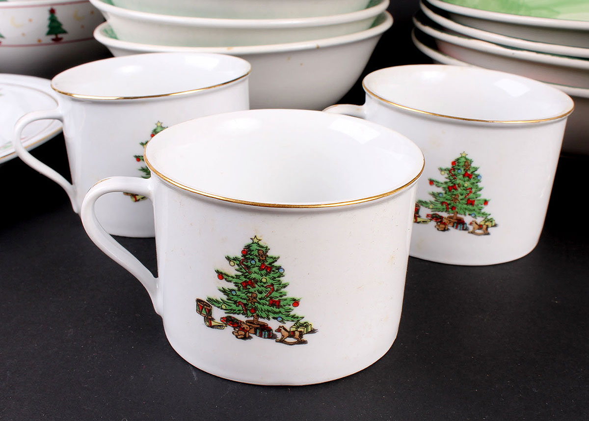 Christmas Themed Dinnerware