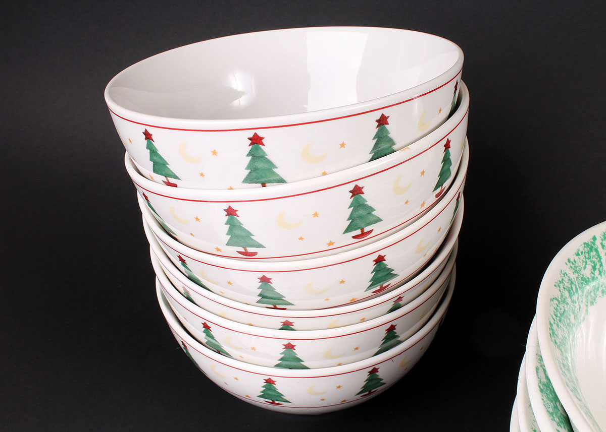 Christmas Themed Dinnerware