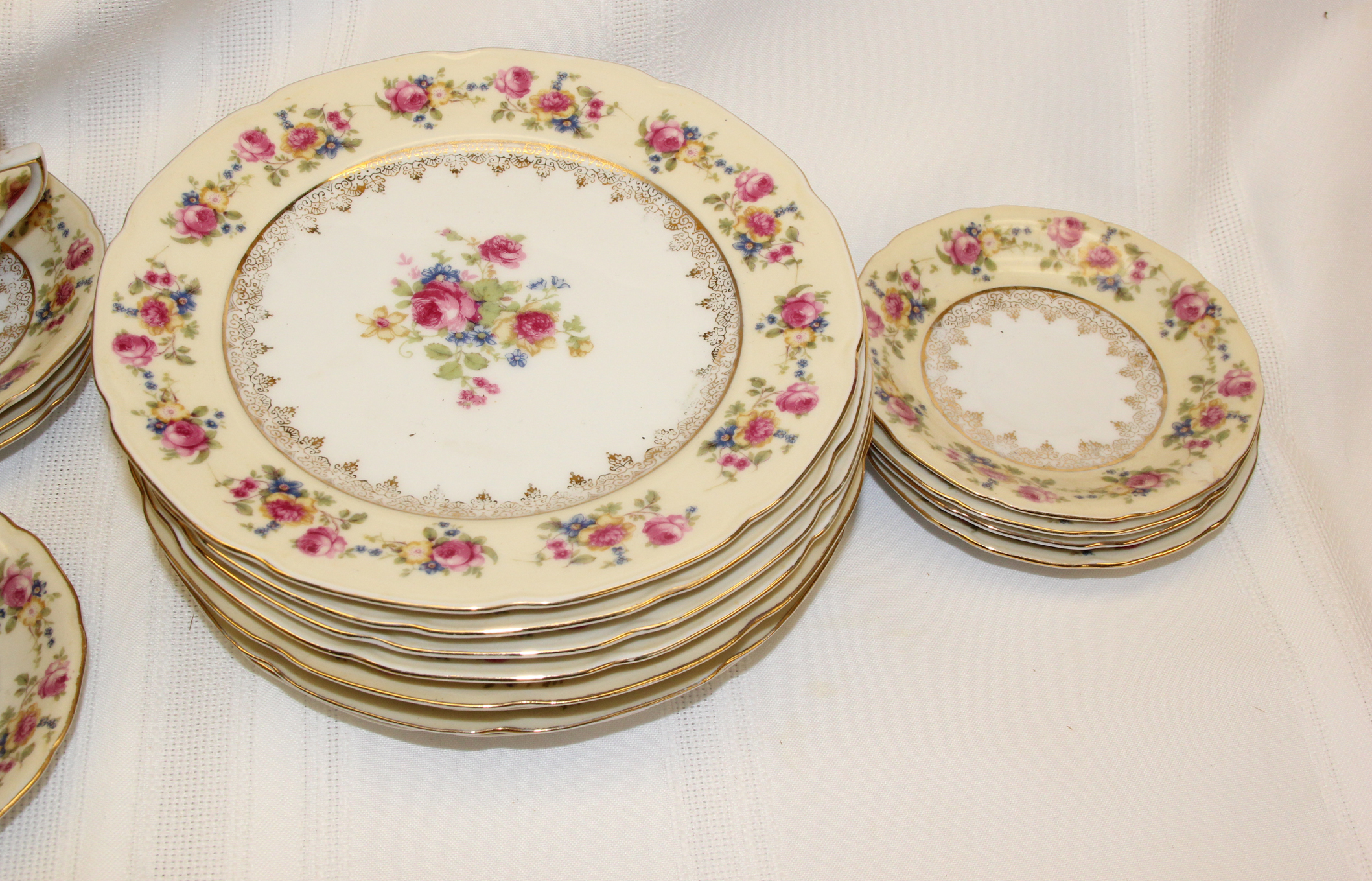 Gold Castle China Tableware