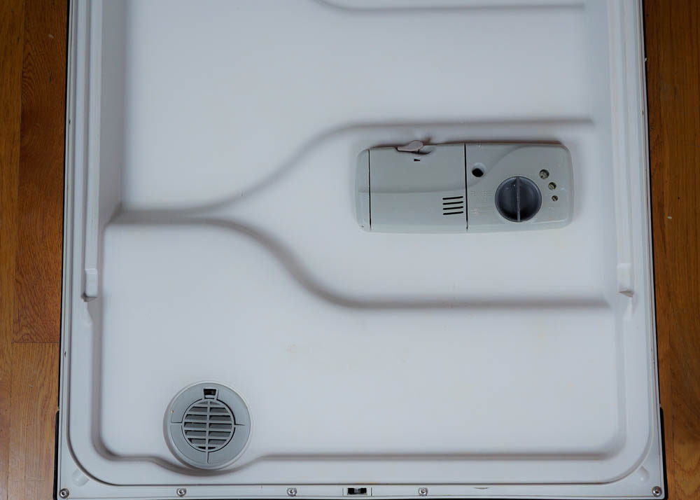 Maytag Quiet Series 300 Dishwasher in Black Gloss Finish