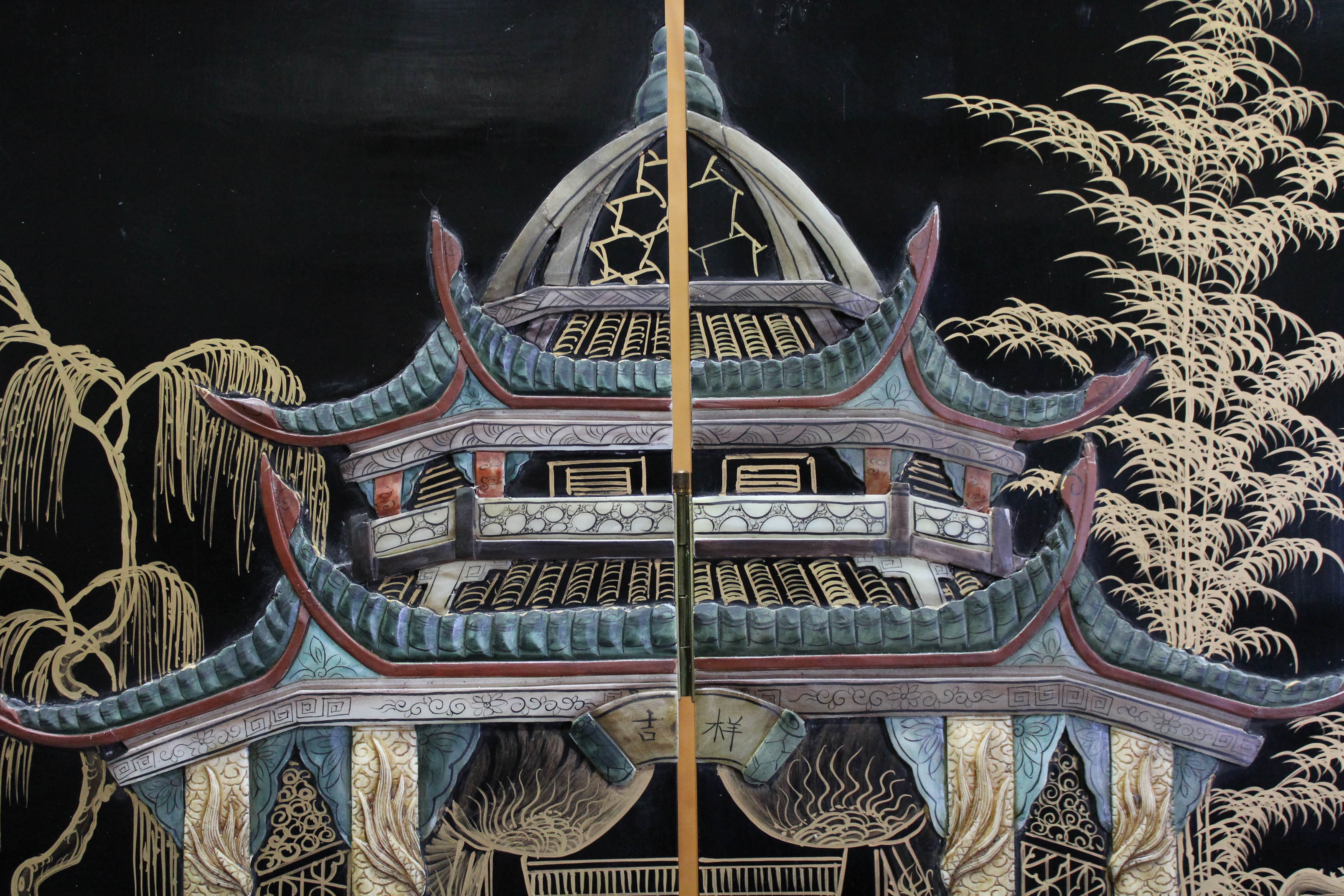 Chinoiserie Wooden Screen