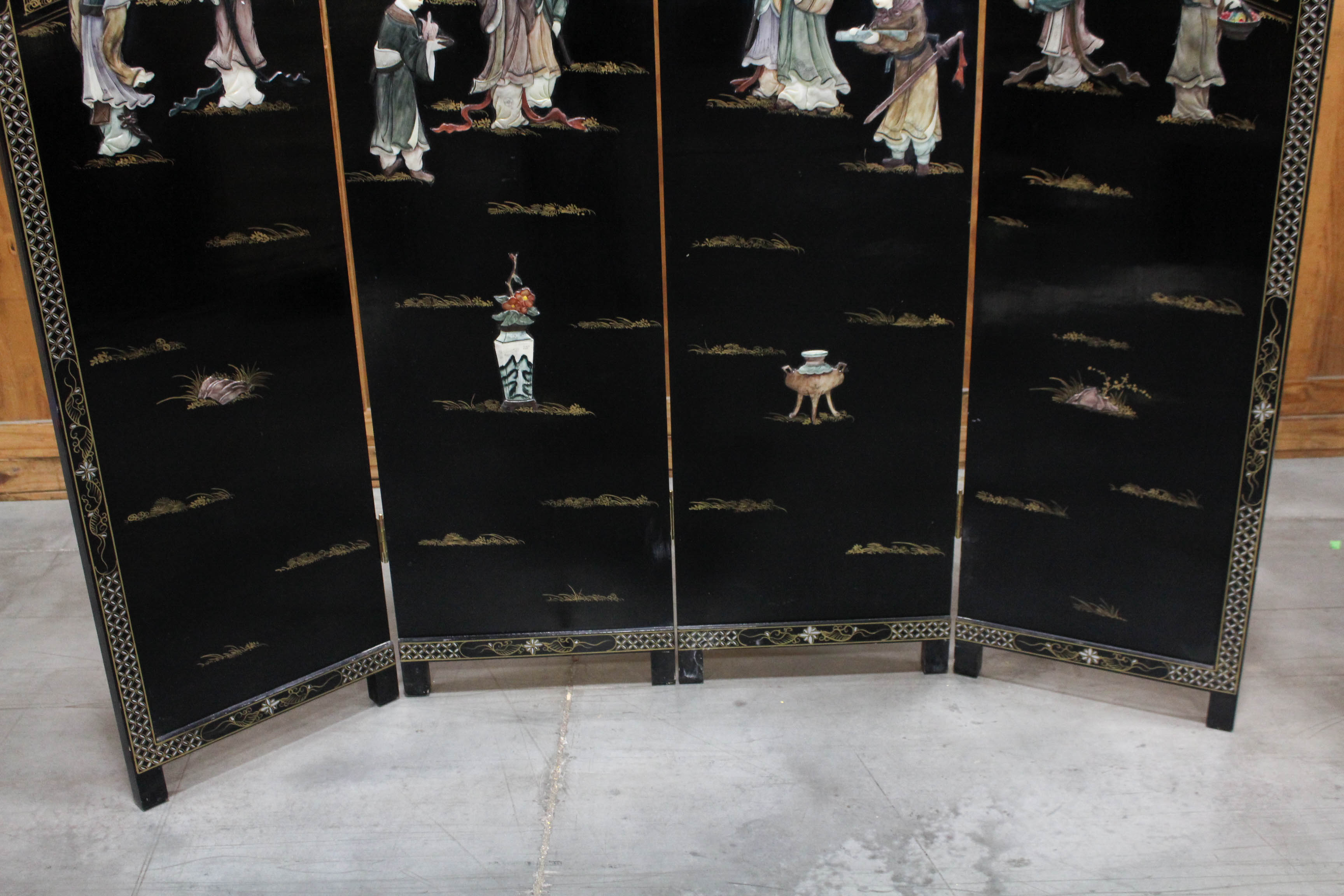 Chinoiserie Wooden Screen