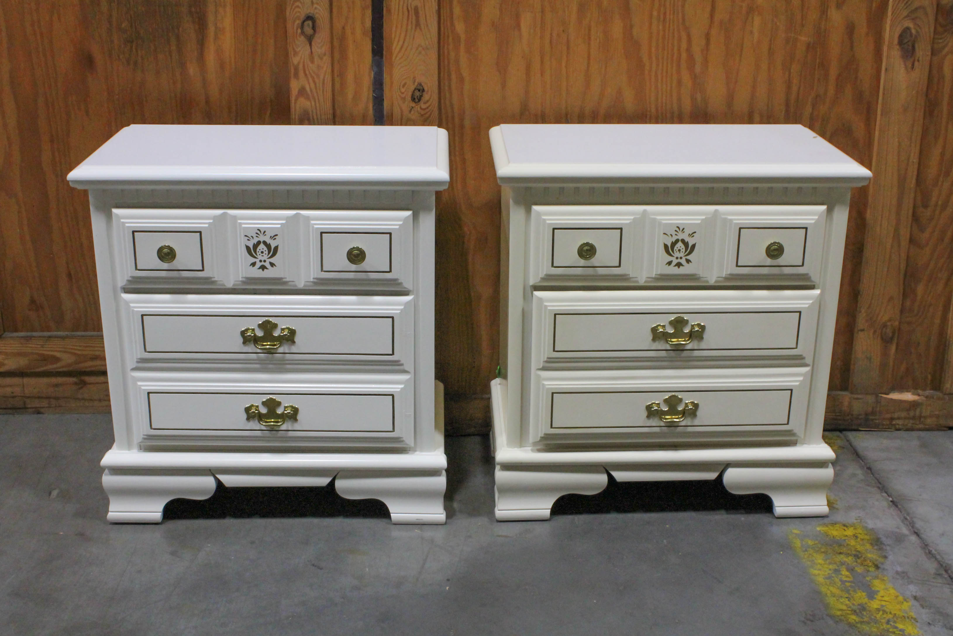 Traditional Style White End Tables