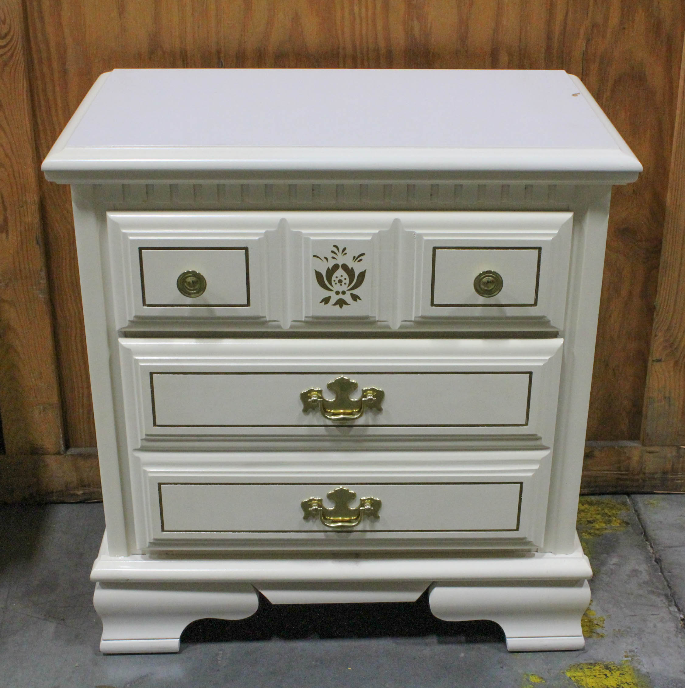 Traditional Style White End Tables