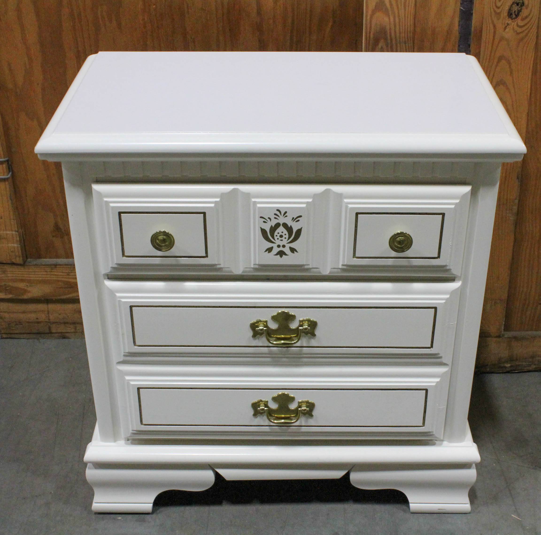 Traditional Style White End Tables