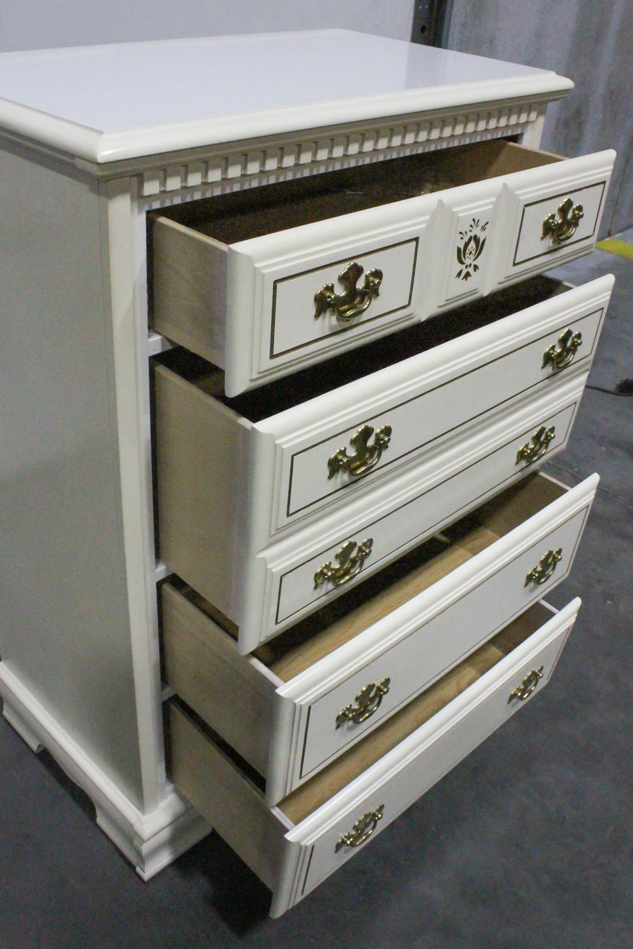 Traditional Style White Chest of Drawers