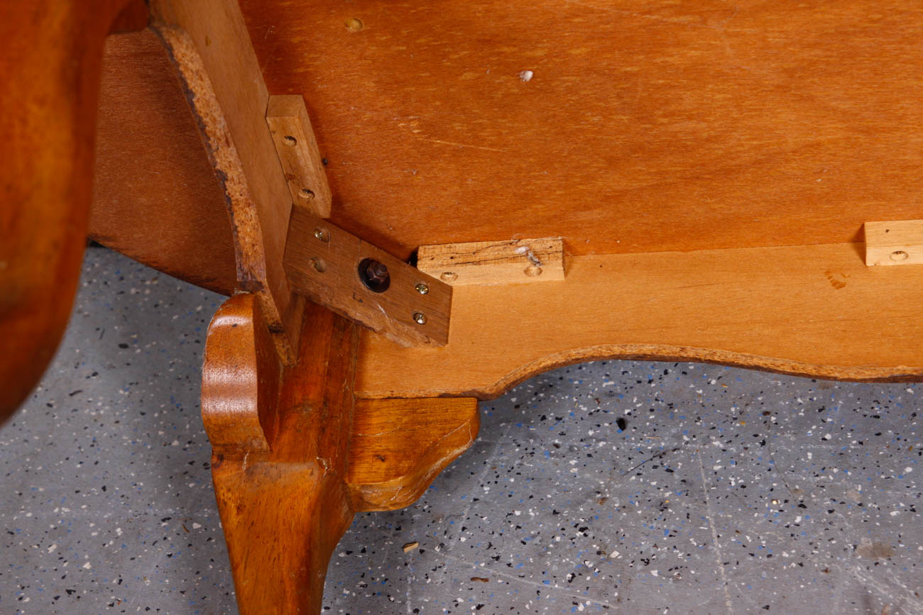 Queen Anne Style Oval Oak Coffee Table