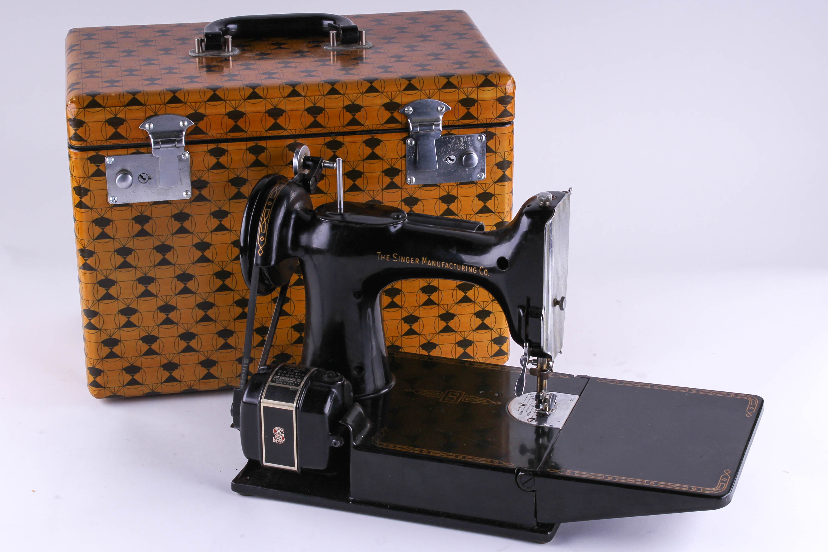 Vintage Singer "Featherweight" Sewing Machine Model 221 with Case