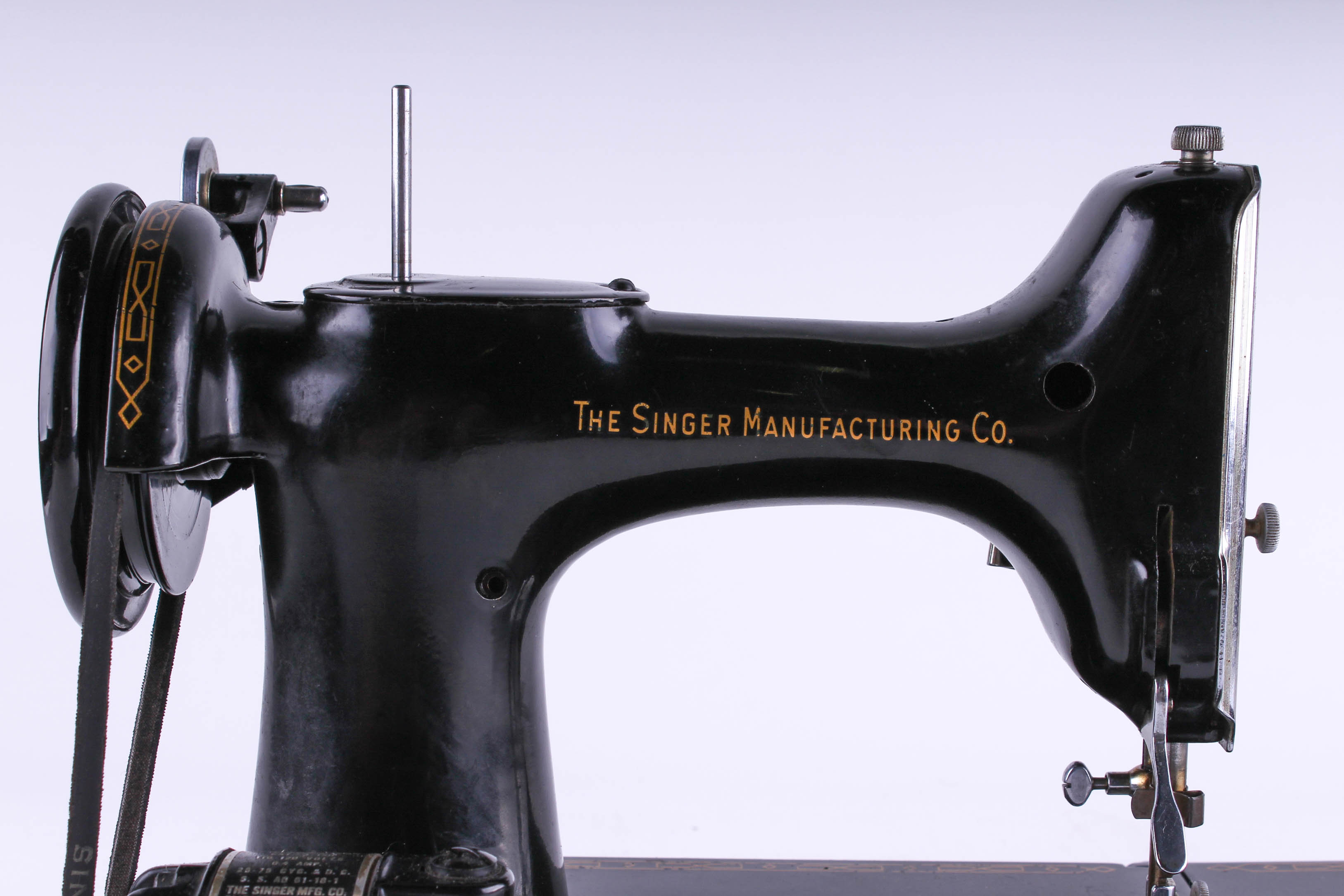 Vintage Singer "Featherweight" Sewing Machine Model 221 with Case