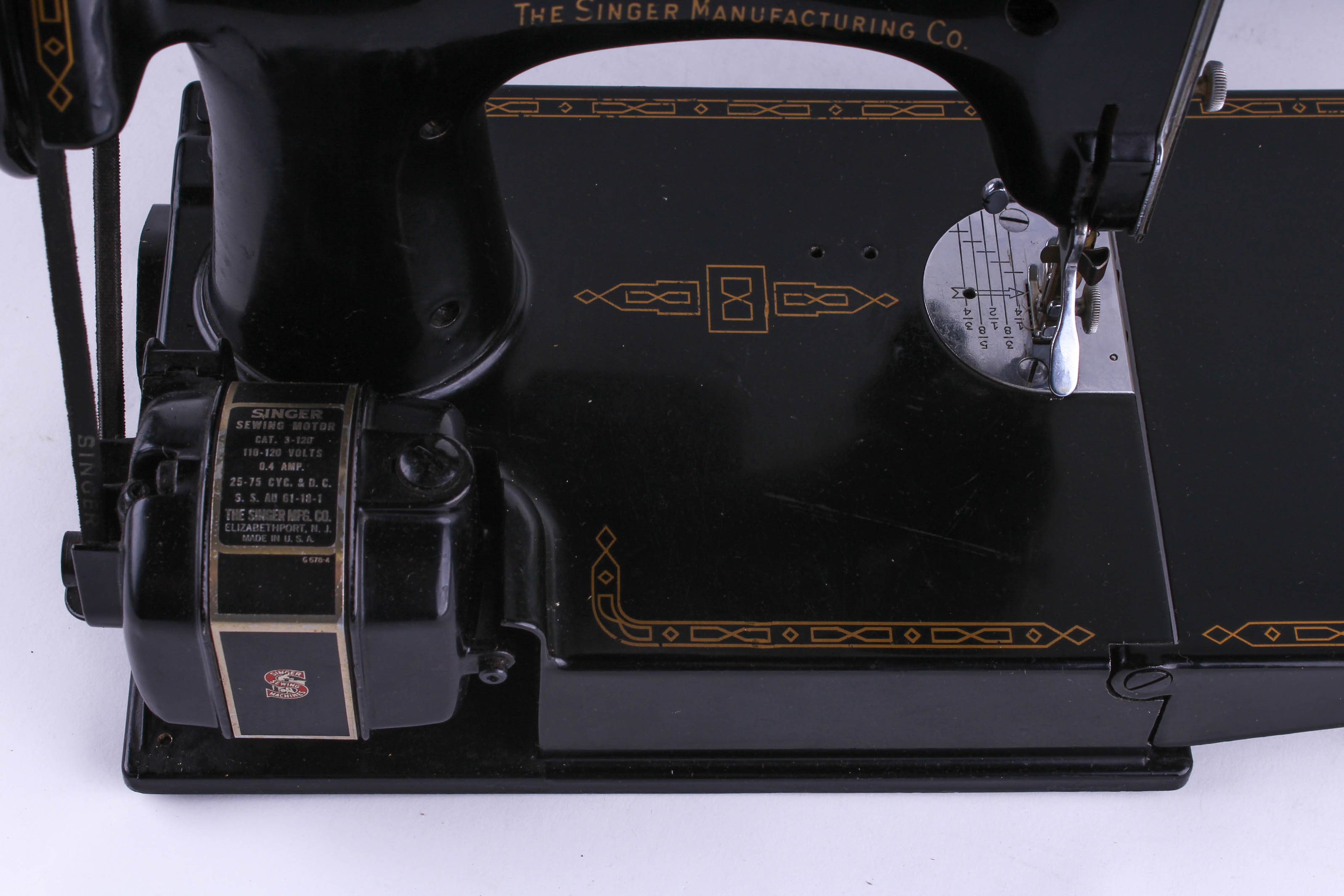 Vintage Singer "Featherweight" Sewing Machine Model 221 with Case