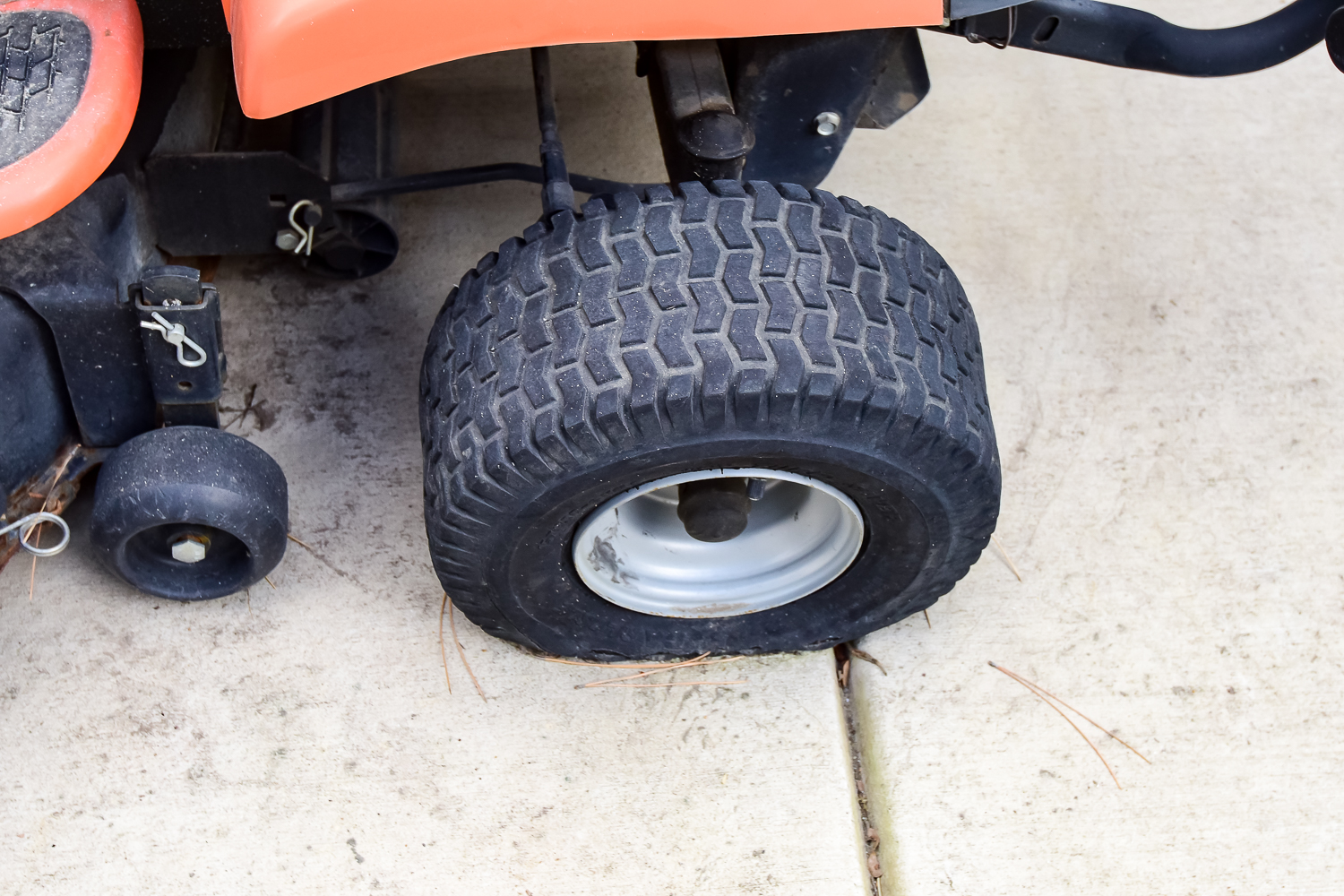 Husquarna LTH 130 Hydrostatic Automatic Riding Lawn Mower