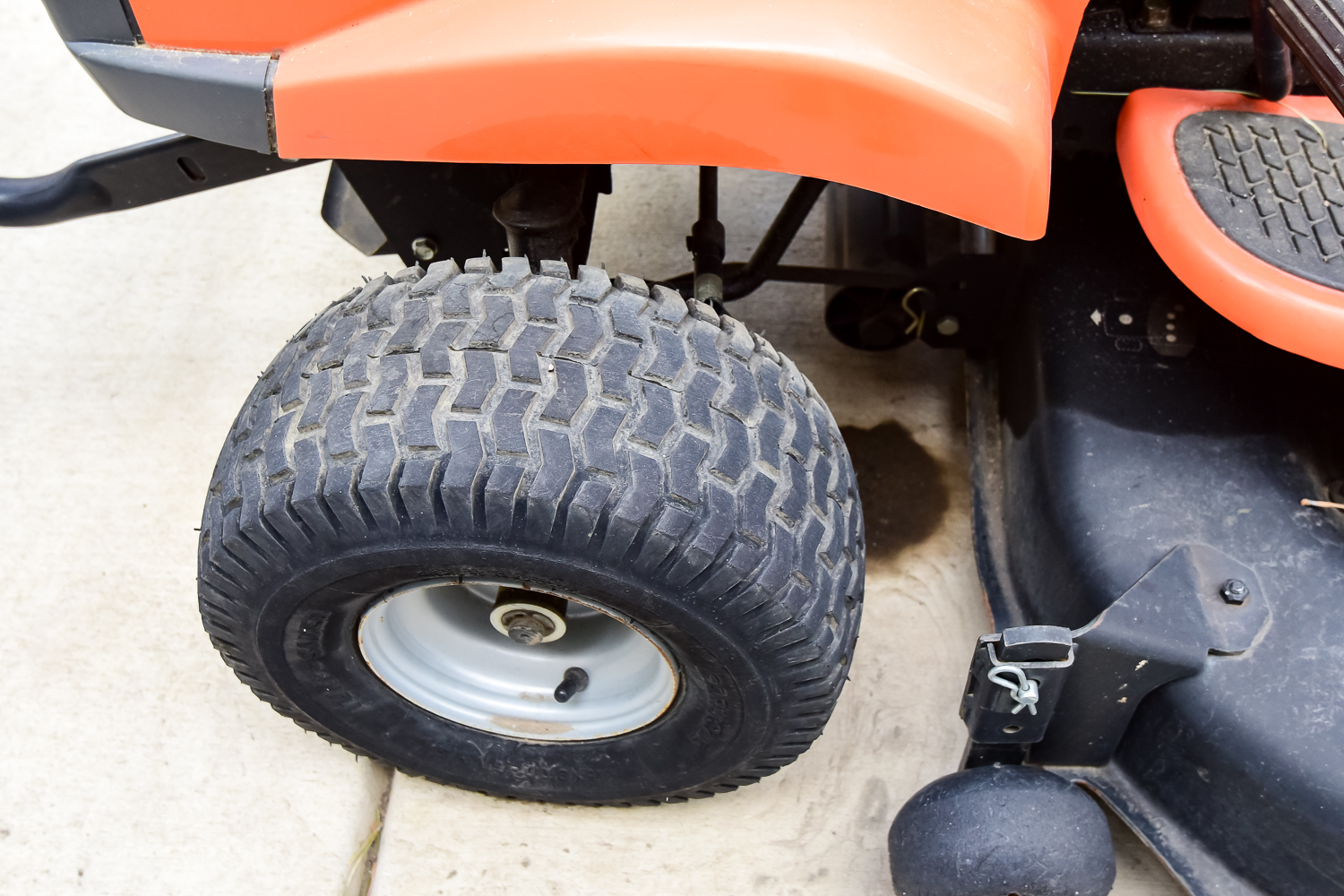 Husquarna LTH 130 Hydrostatic Automatic Riding Lawn Mower