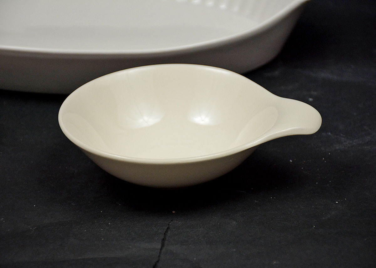White Ceramic and Porcelain Cookware