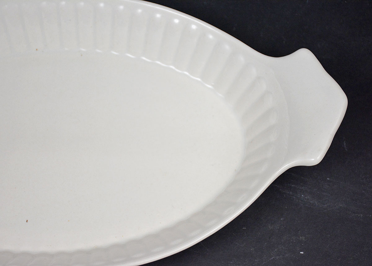 White Ceramic and Porcelain Cookware
