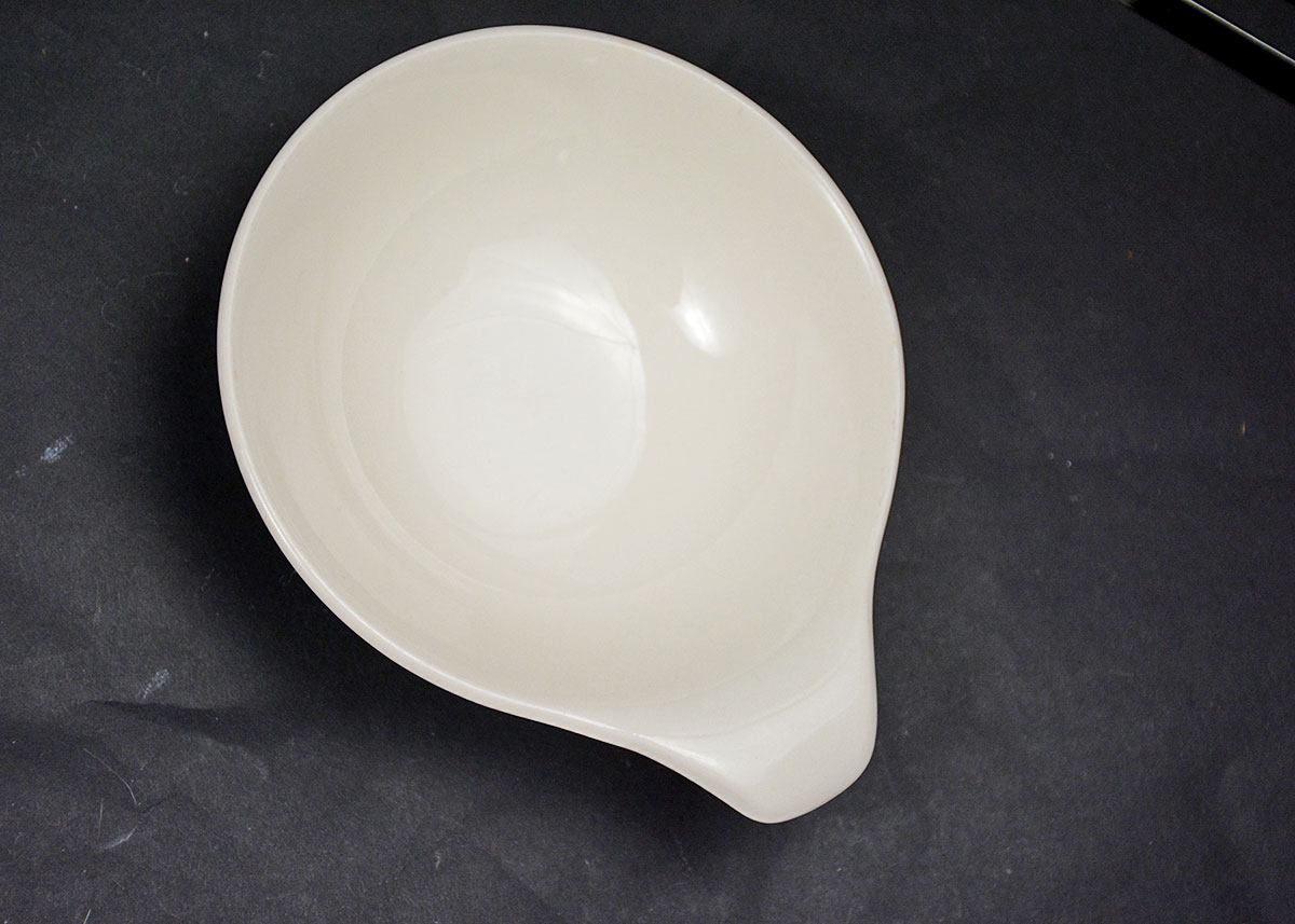 White Ceramic and Porcelain Cookware